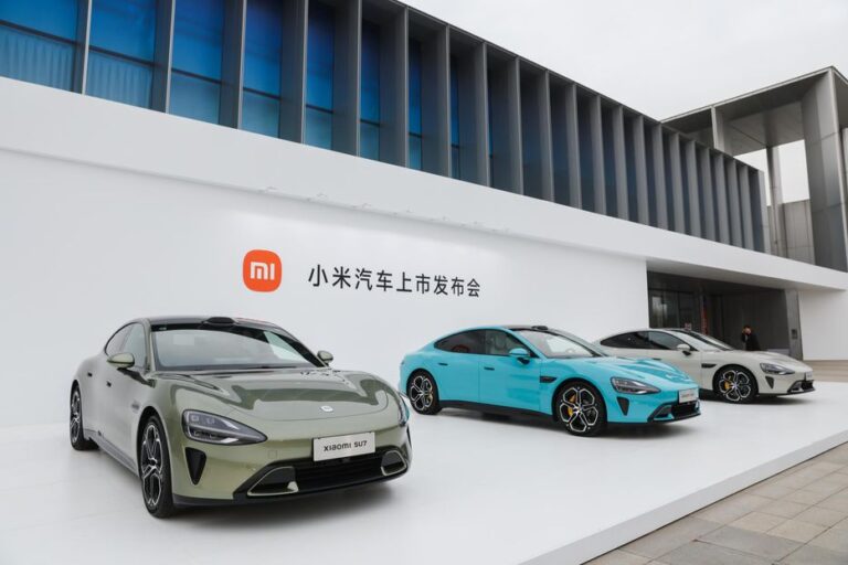 Xiaomi entró en el mercado del automóvil con un auto eléctrico, el SU7 EV