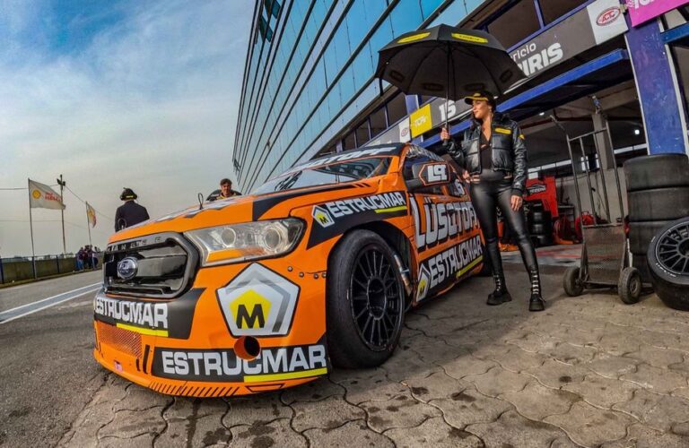 El uruguayo Mauricio Lambiris compitió por la cuarta fecha del TC Pick UP en La Plata