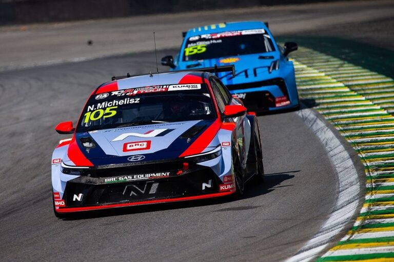 Michelisz sigue liderando