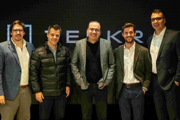 ZEEKR inauguró su nuevo local en Montevideo con preventa del 7X